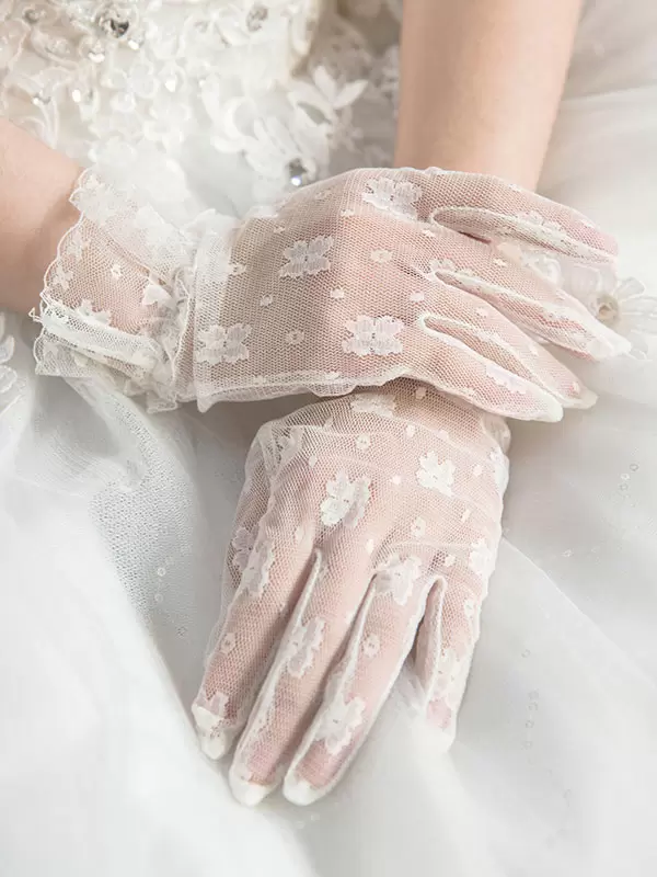 Royal Lolita Gloves White Embroidered - Image 4