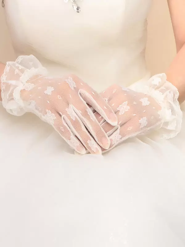Royal Lolita Gloves White Embroidered - Image 3