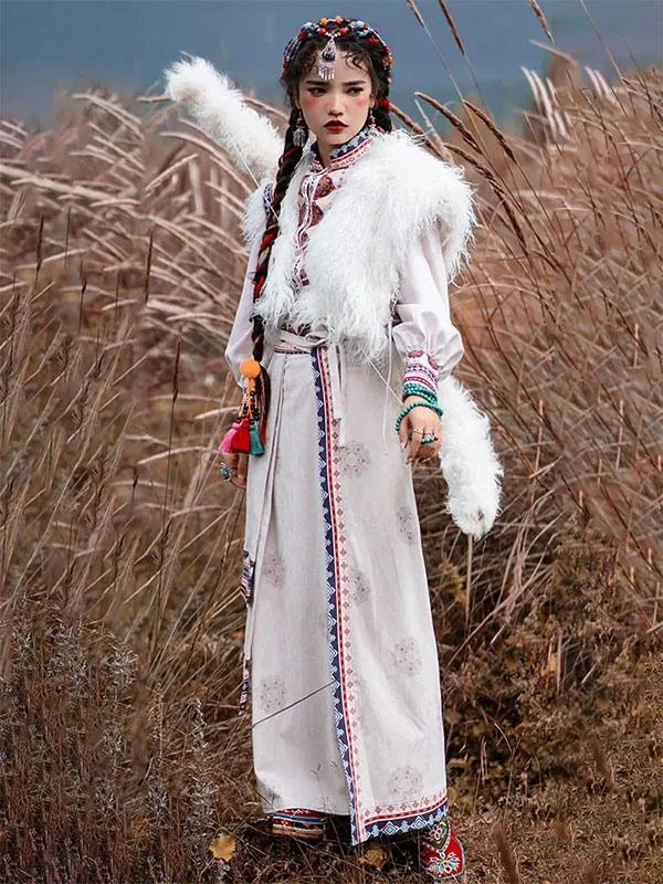 Pastoral Style Lolita Outfits White Jacquard Fringe Long Sleeves Overcoat Top - Image 4